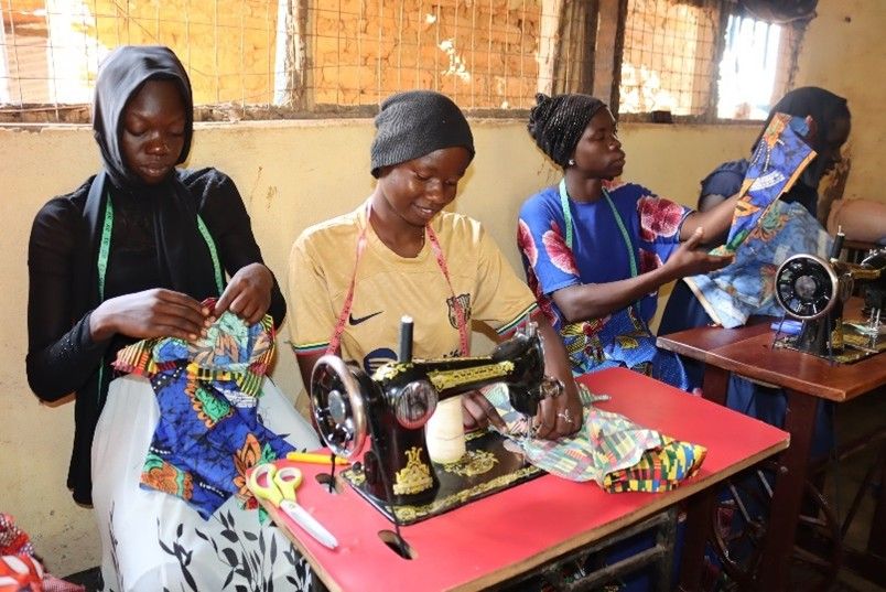 RETI project Uganda - Tailoring students
