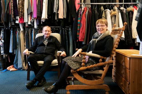 Alf og Anna-Marie i Horsens genbrugsbutik