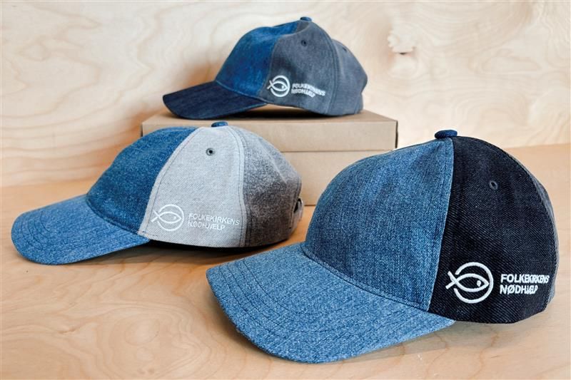 Tre caps / kasketter i upcyclet denimstof. Udviklet i samarbejde mellem VAER & Folkekirkens Nødhjælp.