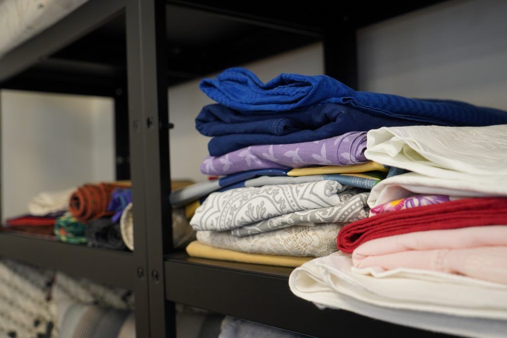 Stof og tekstil til salg i Sydhavn genbrugsbutik