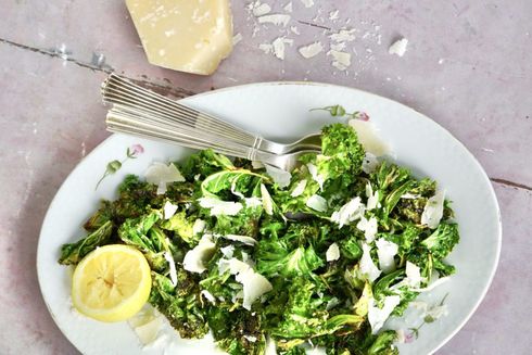 Simpel kålsalat med citron og parmesan