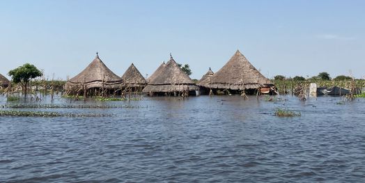 Oversvømmelse som gør områder ubeboelige.