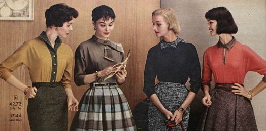 Fire vintage kvinder står på række