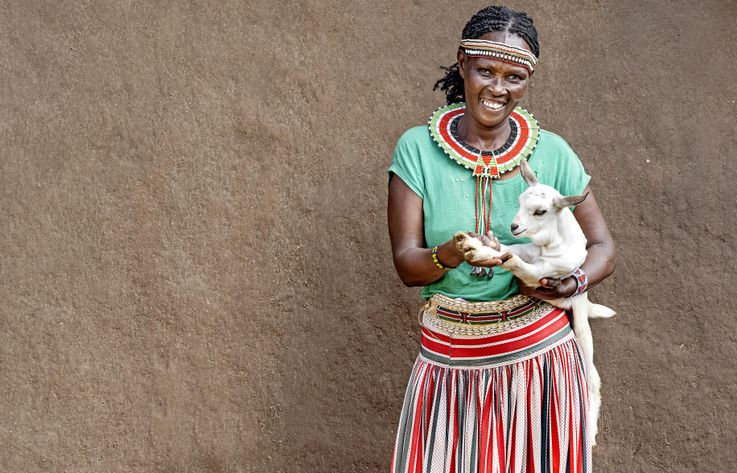 Grace Peto fra Kenya holder et af hendes gedekid